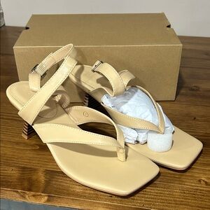 Coutgo Women's Beige Strappy Kitten Heel Sandals new in box size 7